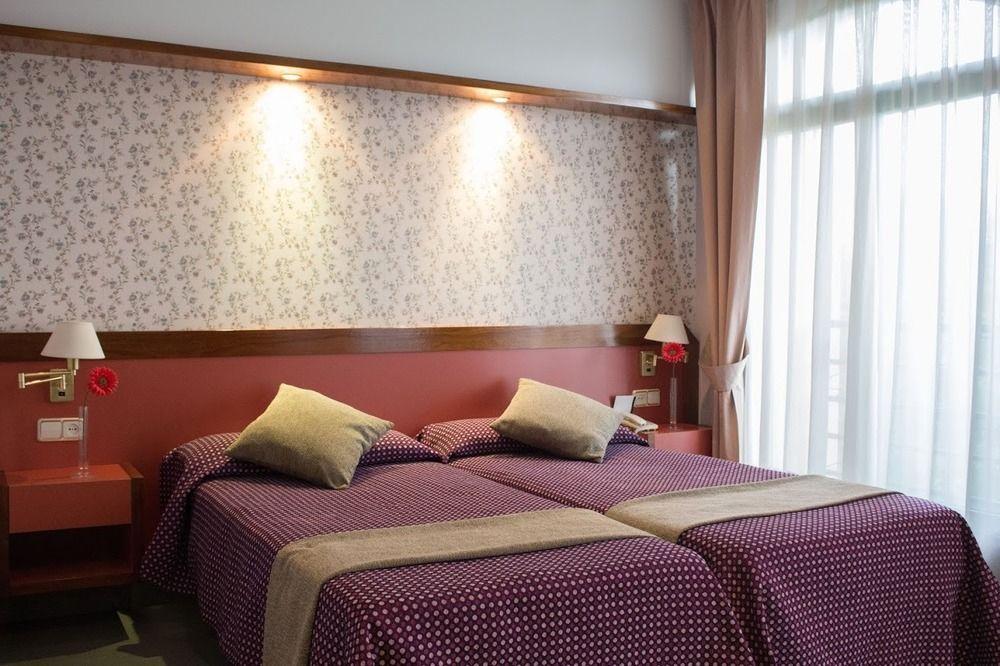Hotel Jardin De Aranjuez Bagian luar foto