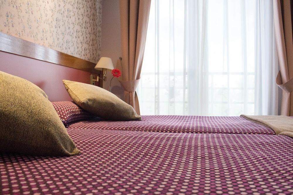 Hotel Jardin De Aranjuez Bagian luar foto