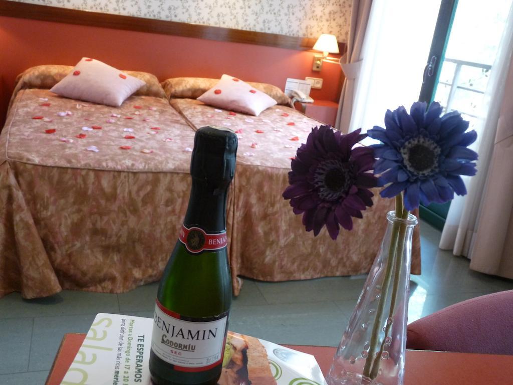 Hotel Jardin De Aranjuez Bagian luar foto