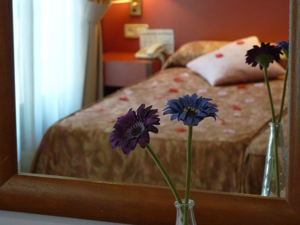 Hotel Jardin De Aranjuez Bagian luar foto