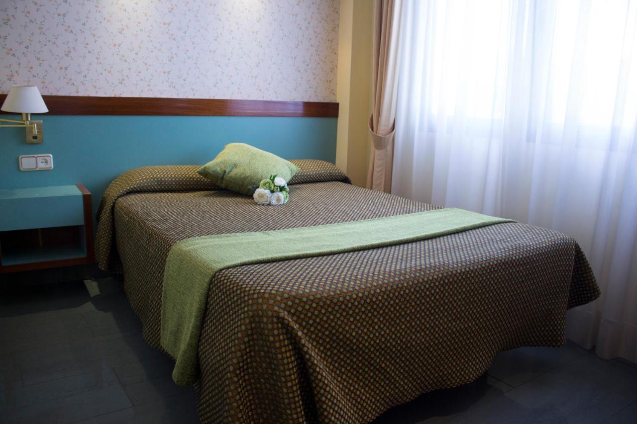Hotel Jardin De Aranjuez Bagian luar foto