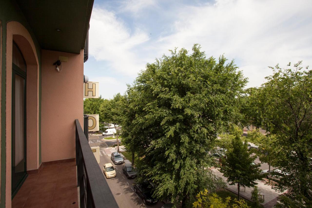 Hotel Jardin De Aranjuez Bagian luar foto